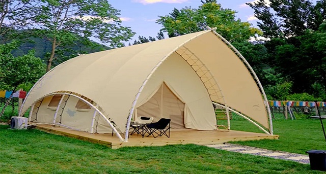 Safari Lodge Tent Amenities and Features: Elevating Glamping Experiences